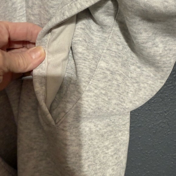 SKIMS Gray Hoodie Sweatshirt and Sweatpants - Picture 6 of 8